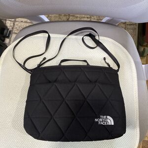 Auth THE NORTH FACE Geo Face Pouch NM82284 Black Chemical Fiber - Shoulder Bag